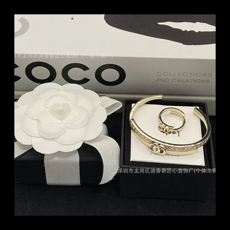 Double Bracelet, High-end Sense Diamond-set English Retro Ring Set, Benchmarking