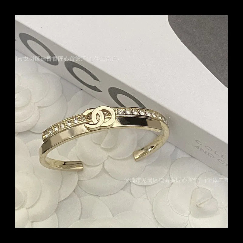 Double Bracelet, High-end Sense Diamond-set English Retro Ring Set, Benchmarking