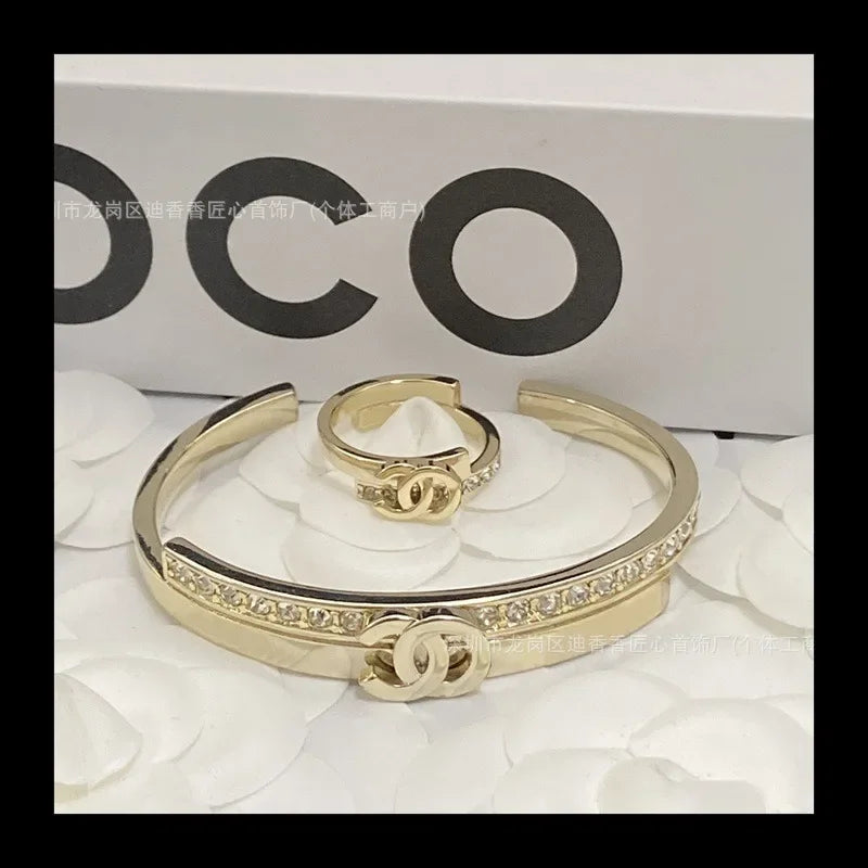 Double Bracelet, High-end Sense Diamond-set English Retro Ring Set, Benchmarking